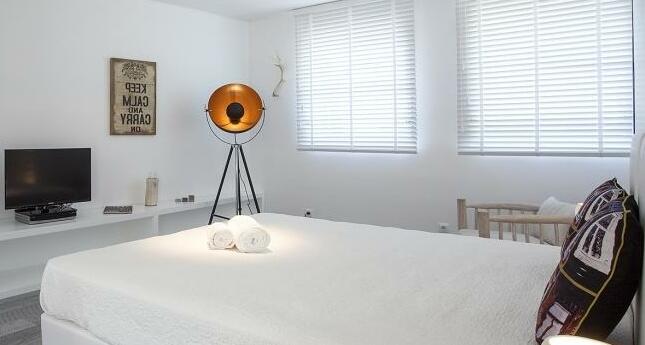 Season Apartments - Photo4