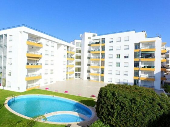 Quiet apartment overlooking the swimming pool