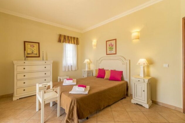 Villa Mourinhos - Photo3