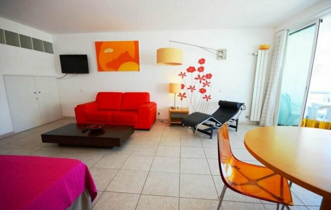 Modern Golden Apartment - Photo3