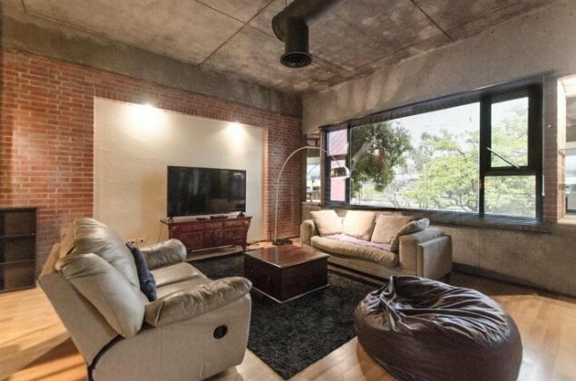 Industrial style apt in w Jacuzzi in Villa Morra - Photo4