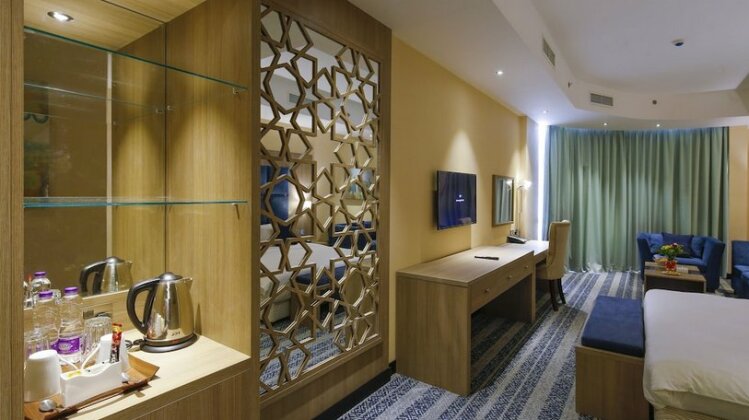 La Castle Hotel - Photo5