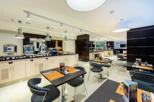 Premier Inn Doha Airport Doha - Photo2