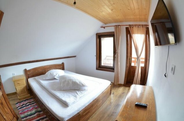 Denisa's Lodge - Photo3