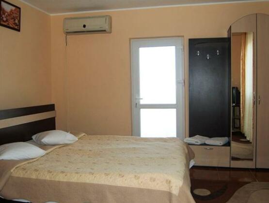 Pension Casablanca Bacau - Photo2