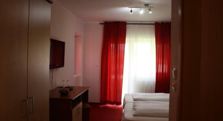 Pensiune Safrane - Photo2