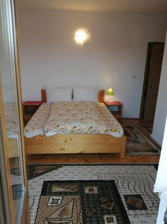 Casa cu Pauni - Photo2