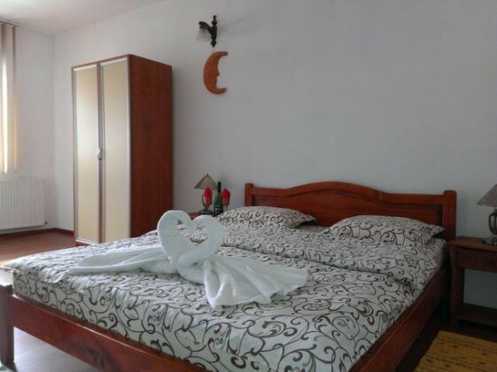 Guest House Piatra Craiului - Photo4