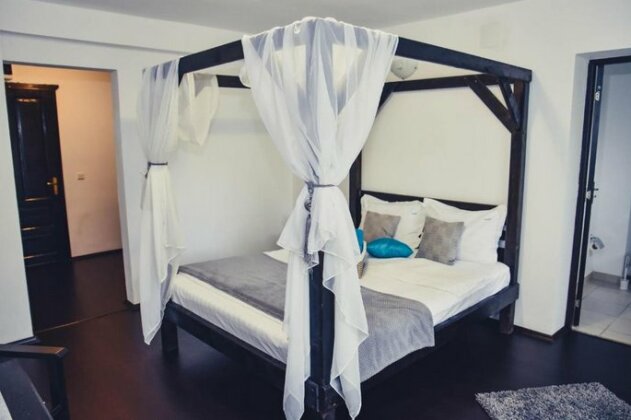 Innes Apartments - Photo5