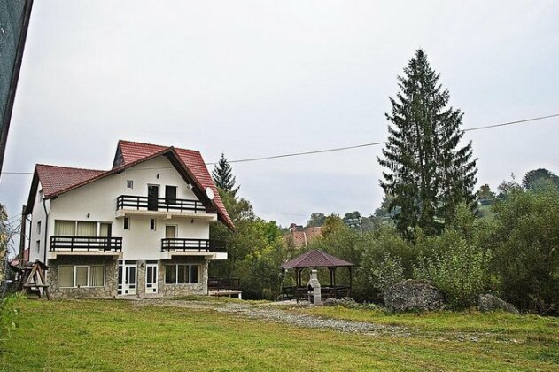 Iulia's Guesthouse - Photo2