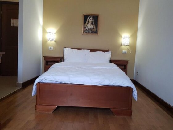 Cozy Attic Room II - Photo2