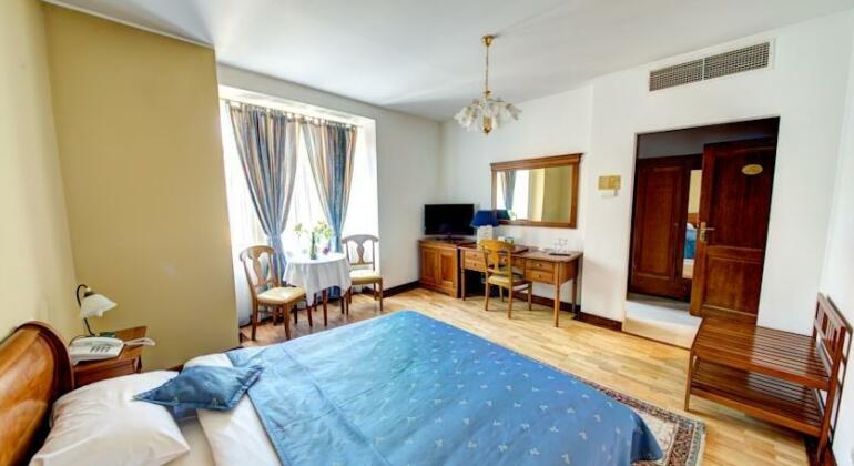 Hotel Reginetta II Bucharest - Photo4