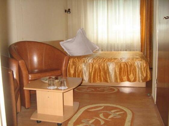 Pensiunea Fara Nume - Photo3