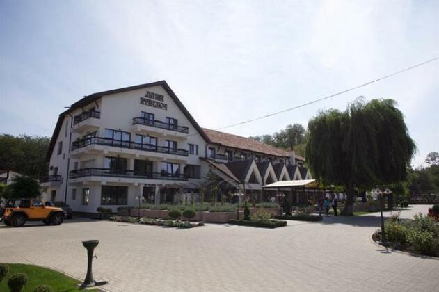 Han Poienita - Photo2