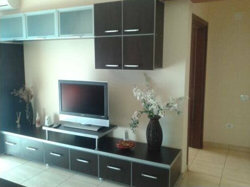 Adeline Apartments - Photo3