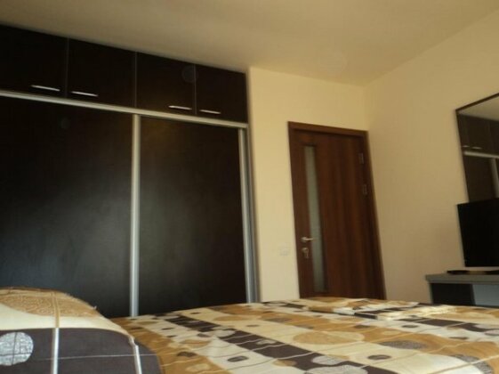 Adeline Apartments - Photo5