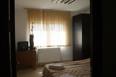 Large and Bright Apartment - Photo4