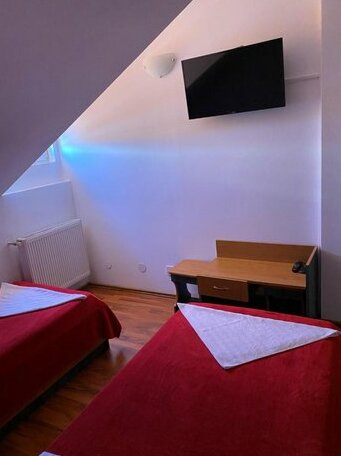 KM 80 Restaurant & Hotel - Photo3