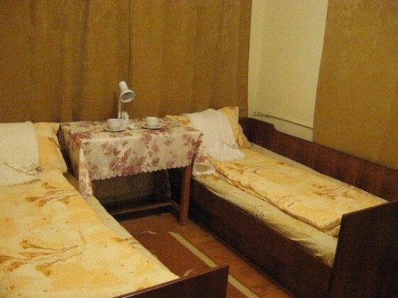 Lary Hostel Gura Humorului - Photo2