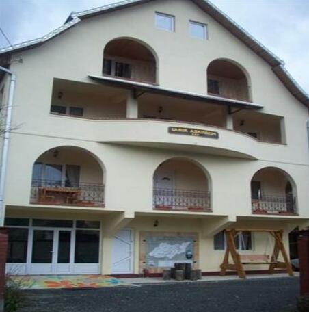  Photo 1