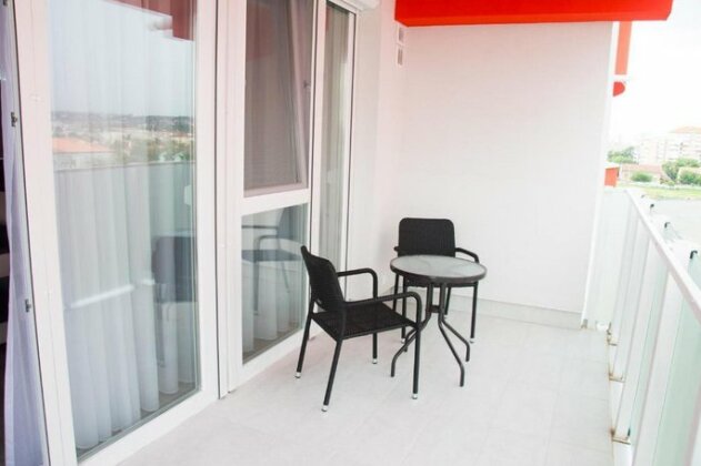 Modern minimalist apartment in Oradea - Photo5