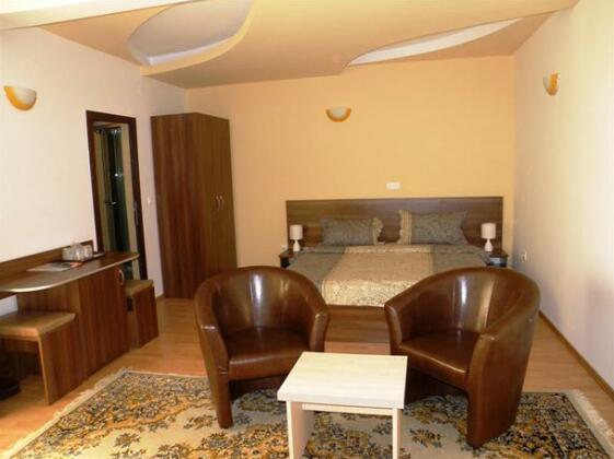Pensiunea Neredy - Photo2