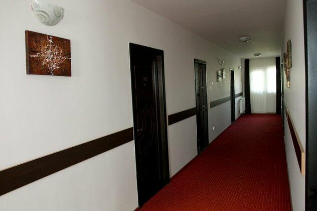 Pensiunea Heaven Pitesti - Photo2