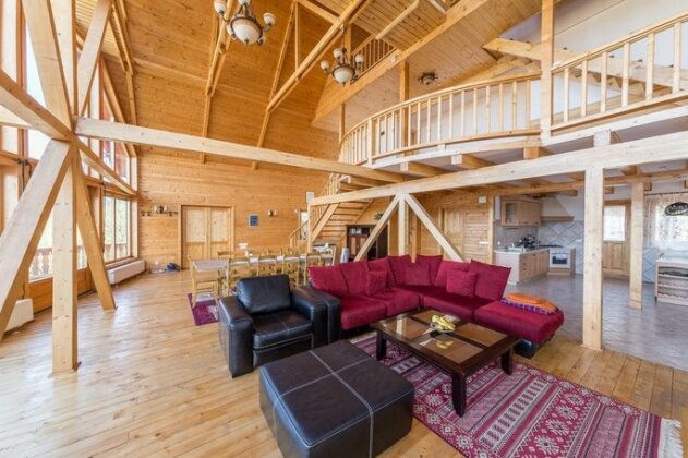 Carpathian Log Home - Photo3