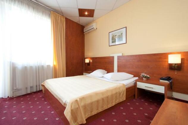 Hotel Castel Ramnicu Valcea - Photo2
