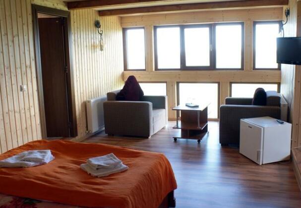 Ina Guesthouse - Photo2