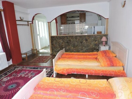 Gobe Vendeghaz - Photo2