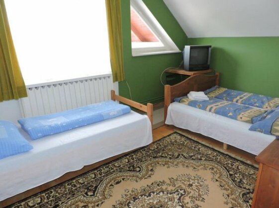 Gobe Vendeghaz - Photo3