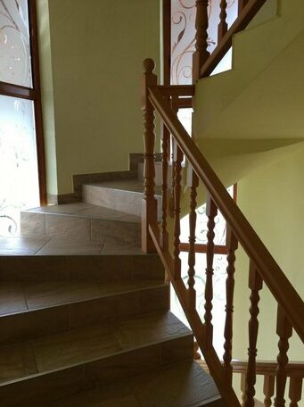 Majus 1 haz - Photo3