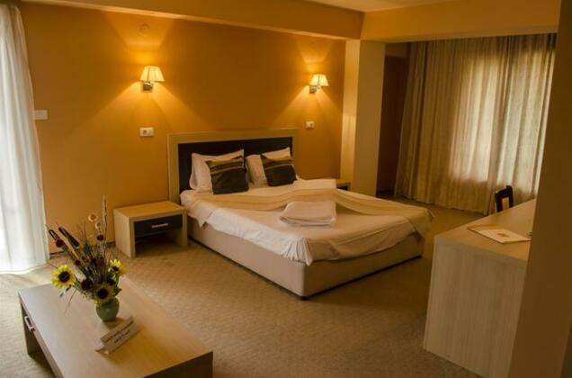 Hotel Oxford Inns & Suites - Photo3