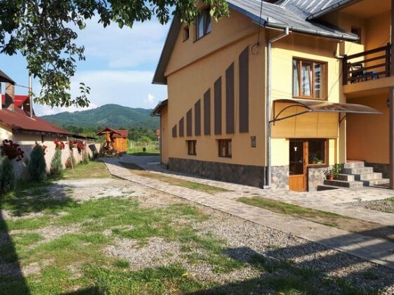 Pensiunea Silvia Vadu Izei - Photo2