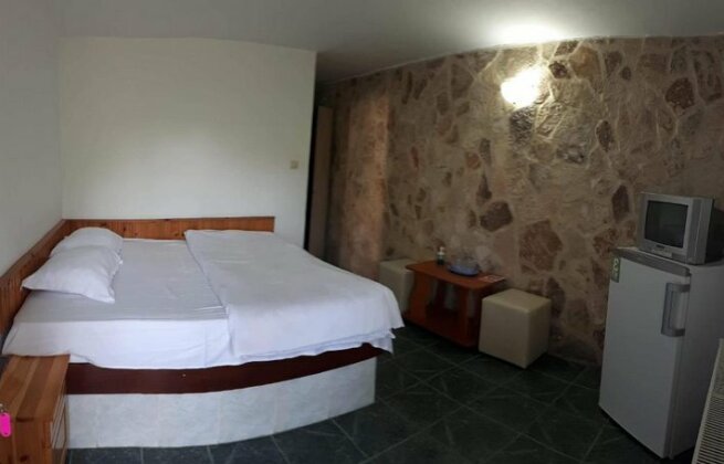 La Mariana Vama Veche - Photo4