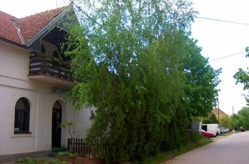 Guesthouse Sokolac N