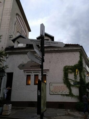  Photo 2