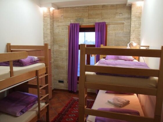 Hedonist Lounge Hostel - Photo4