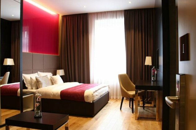 Maccani Luxury Suites - Photo2