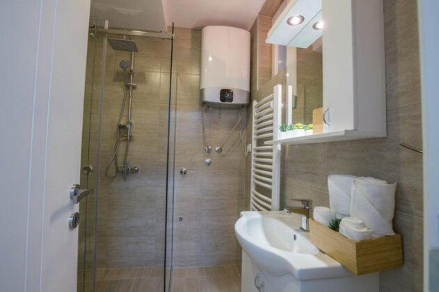 Thomas Residence - Photo2