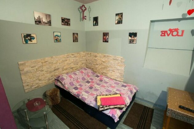 Mini Room - Bed & Toilet - Photo2