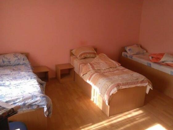  Photo 1
