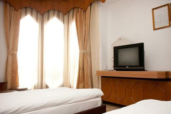 Hotel Vrbak - Photo2