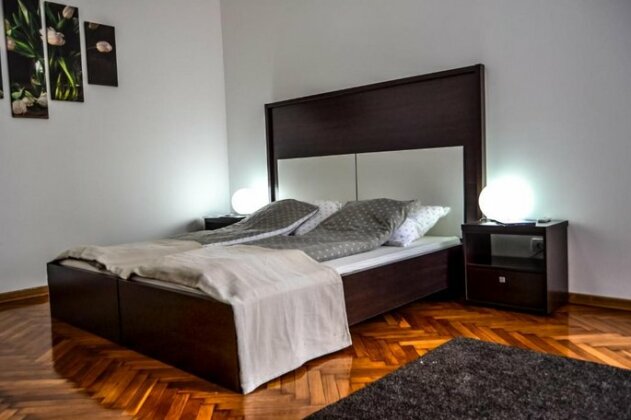 Modena Apartments - Photo2