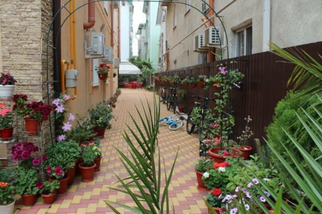 Angelina Guest House - Photo2