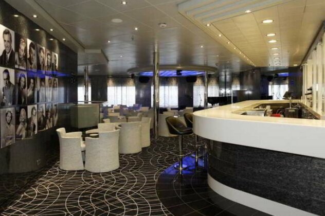 Grand Holiday Cruise Ship - Photo2