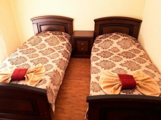Oganes Guesthouse - Photo2