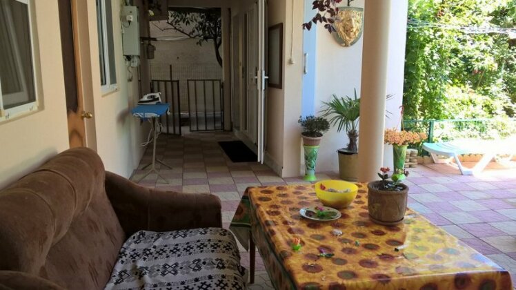 U Elenyi Guest House Adler - Photo4