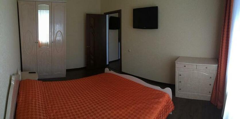 V Gostyakh U Minasa Guest House - Photo2
